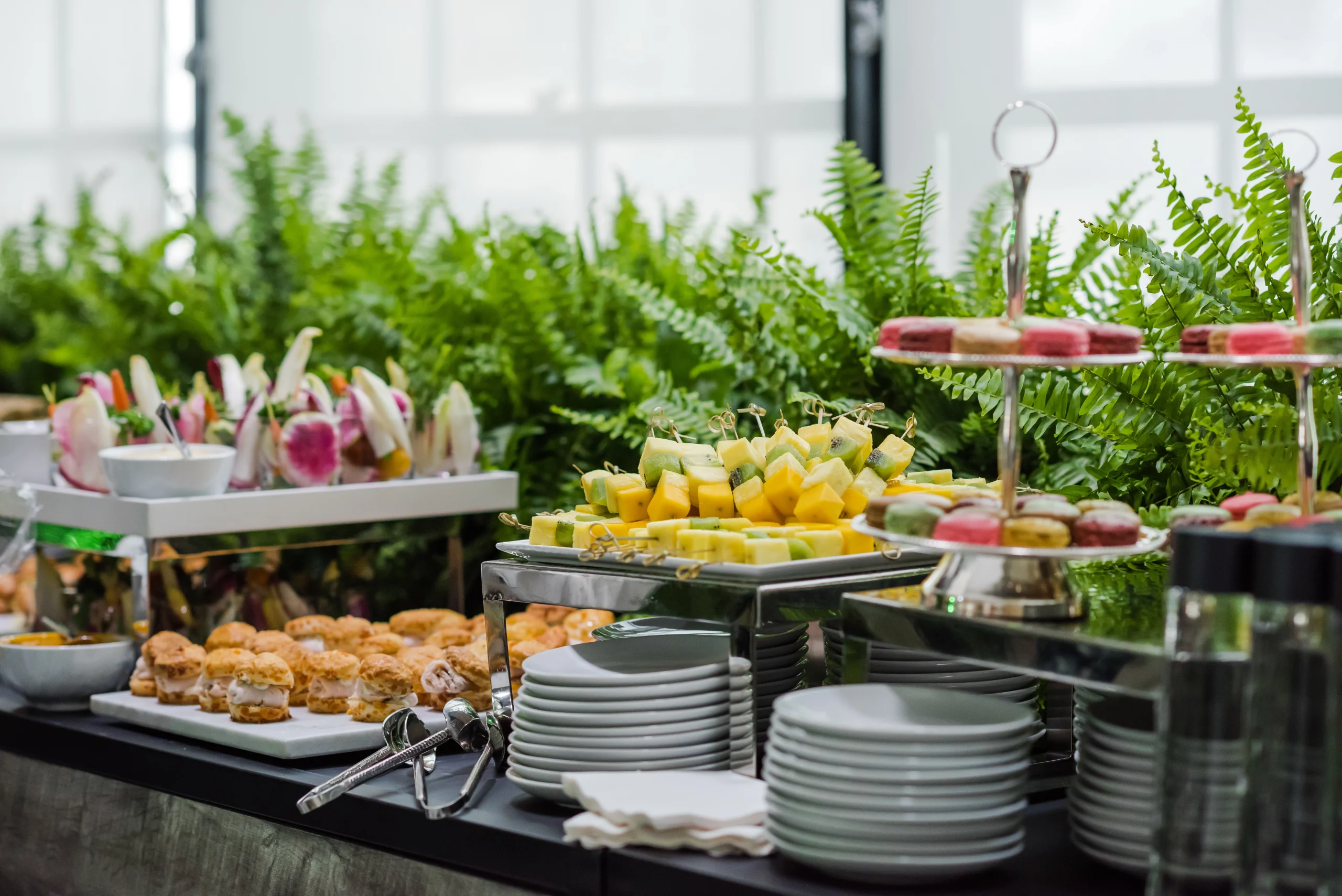 How to Craft a Winning Menu for Large Gatherings